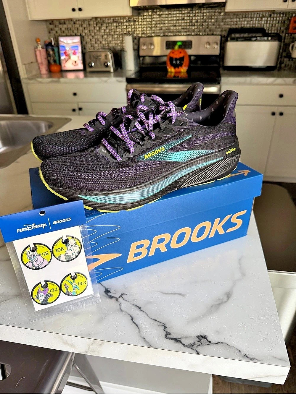 Brooks x RunDisney Halloween 🎃 2025 Ghost 17 Running Shoes (SIZE 12)